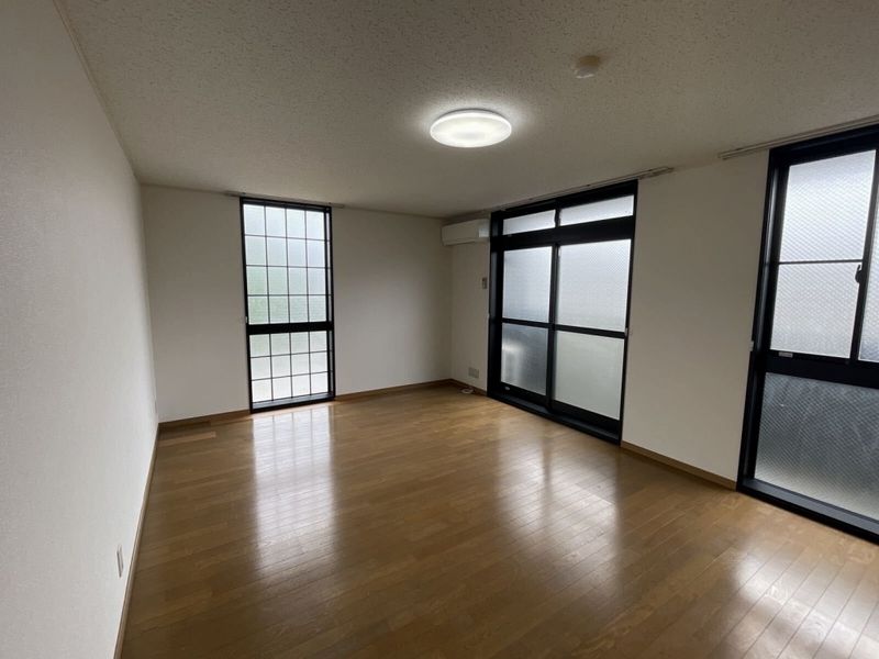 レオパレスフローラ 居間