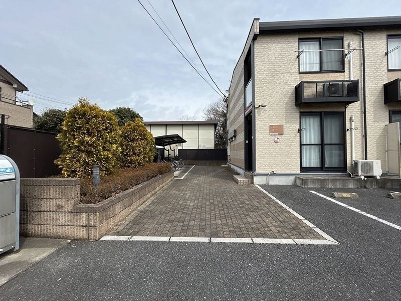 レオパレス日の出 エントランス