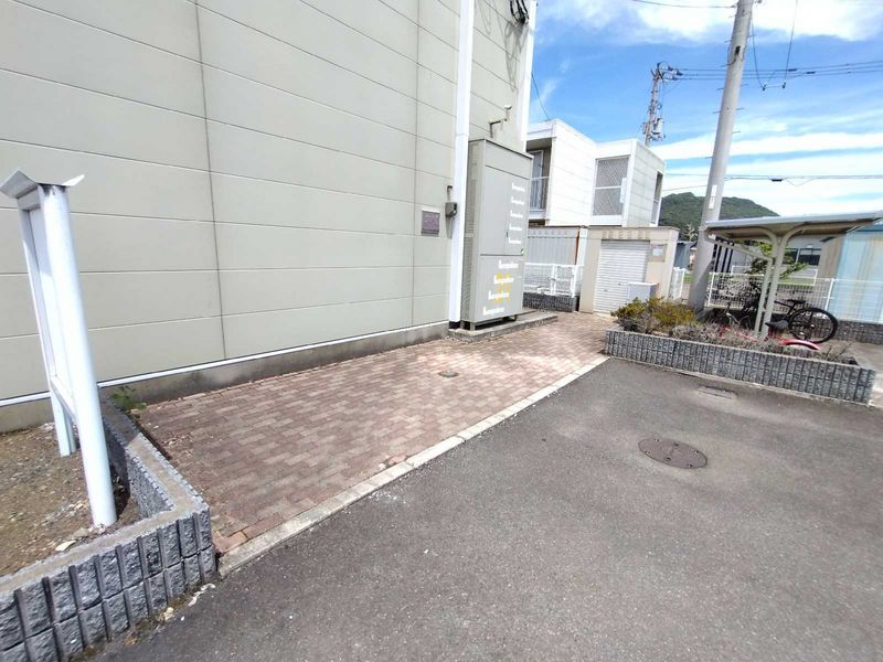 レオパレスボヌール エントランス