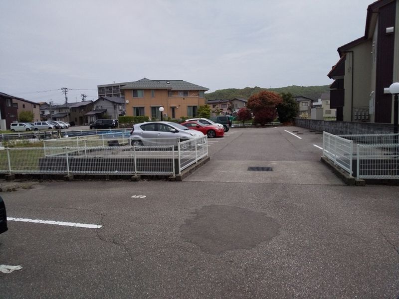 レオパレスＡＬＰＨＡ 駐車場