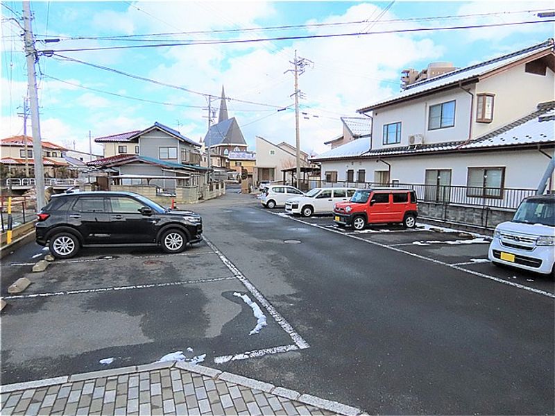レオパレスサンズ 駐車場