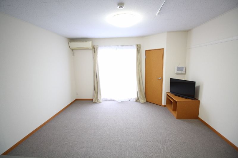 レオパレスひいらぎⅤ 居間