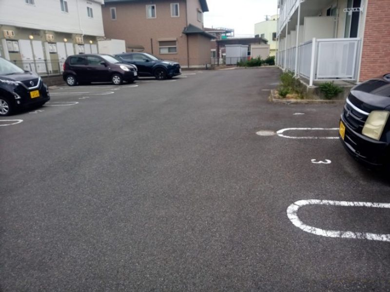 レオパレス槙 駐車場