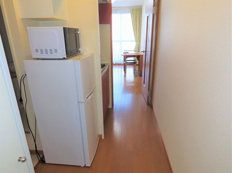 レオパレスパインヒル 玄関