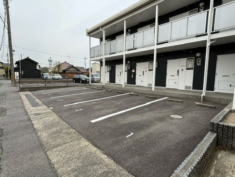 レオパレスヒット 駐車場