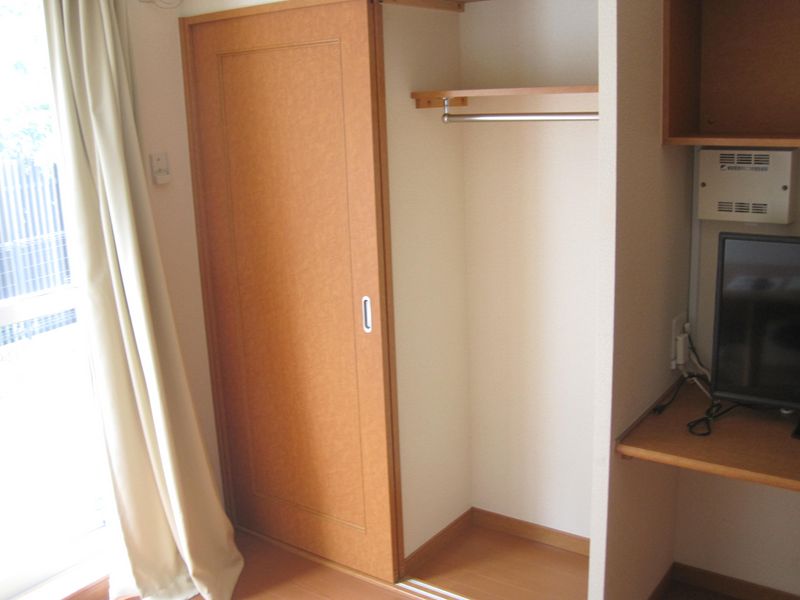 レオパレス稲荷 収納