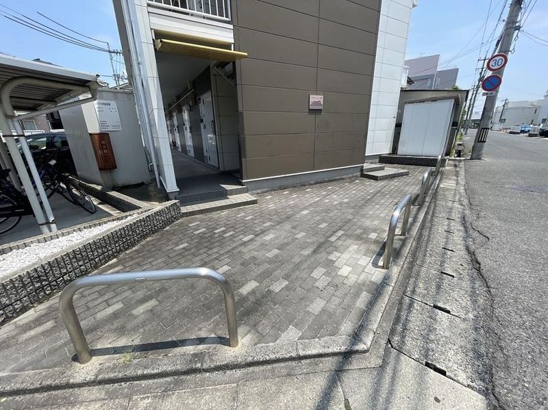 レオパレスラ・ホーレ エントランス
