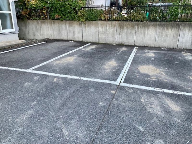 レオパレスイーストＡ 駐車場