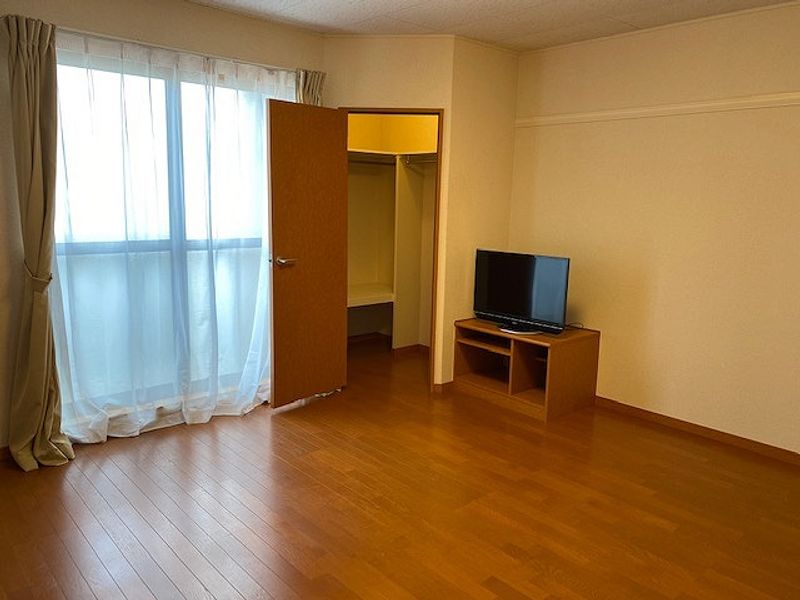 レオパレスヴェルドミール東部台 居間