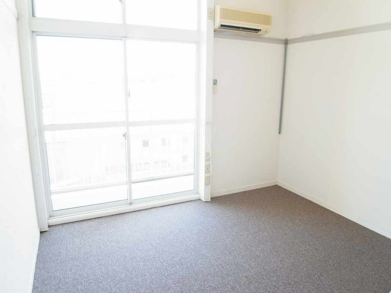 レオパレスフローラⅠ 居間