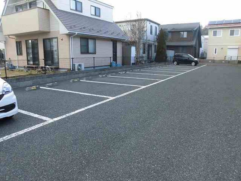 レオパレスユノ 駐車場