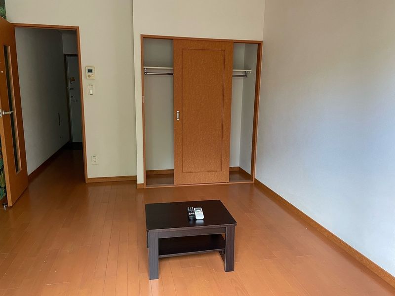 レオパレス国場ヒルズ 居間