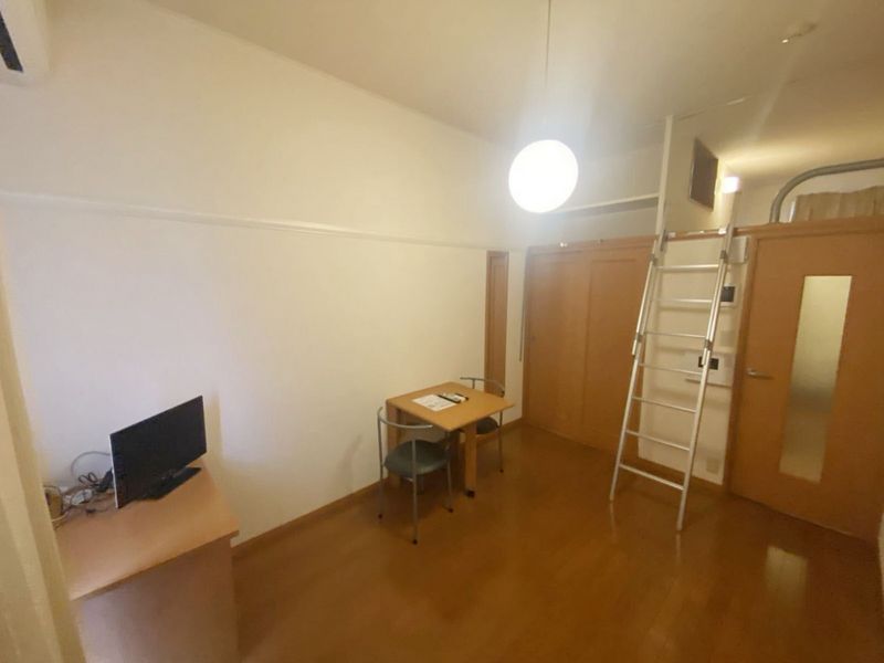 レオパレス愛和 居間