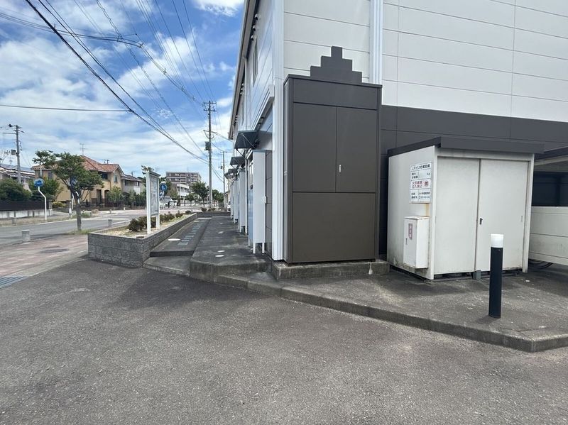 レオパレス中屋敷ルーン エントランス