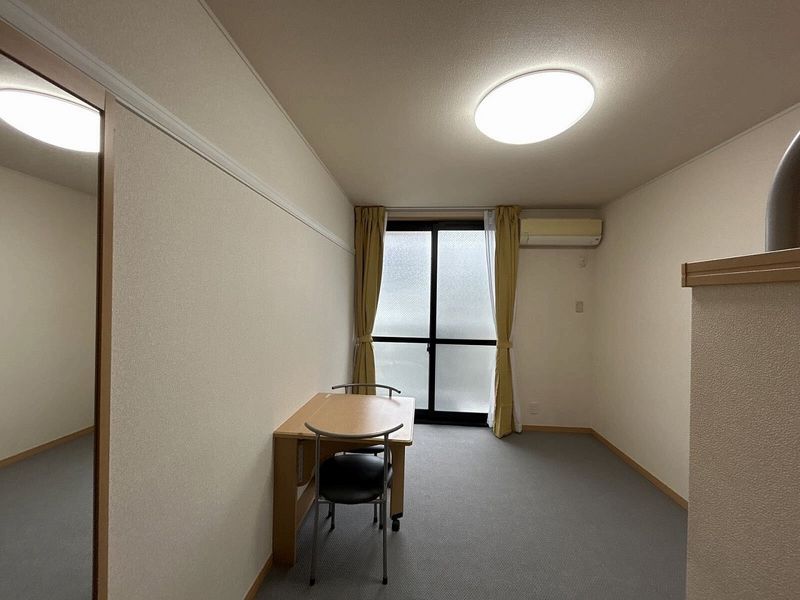 レオパレスひめこぶし 居間