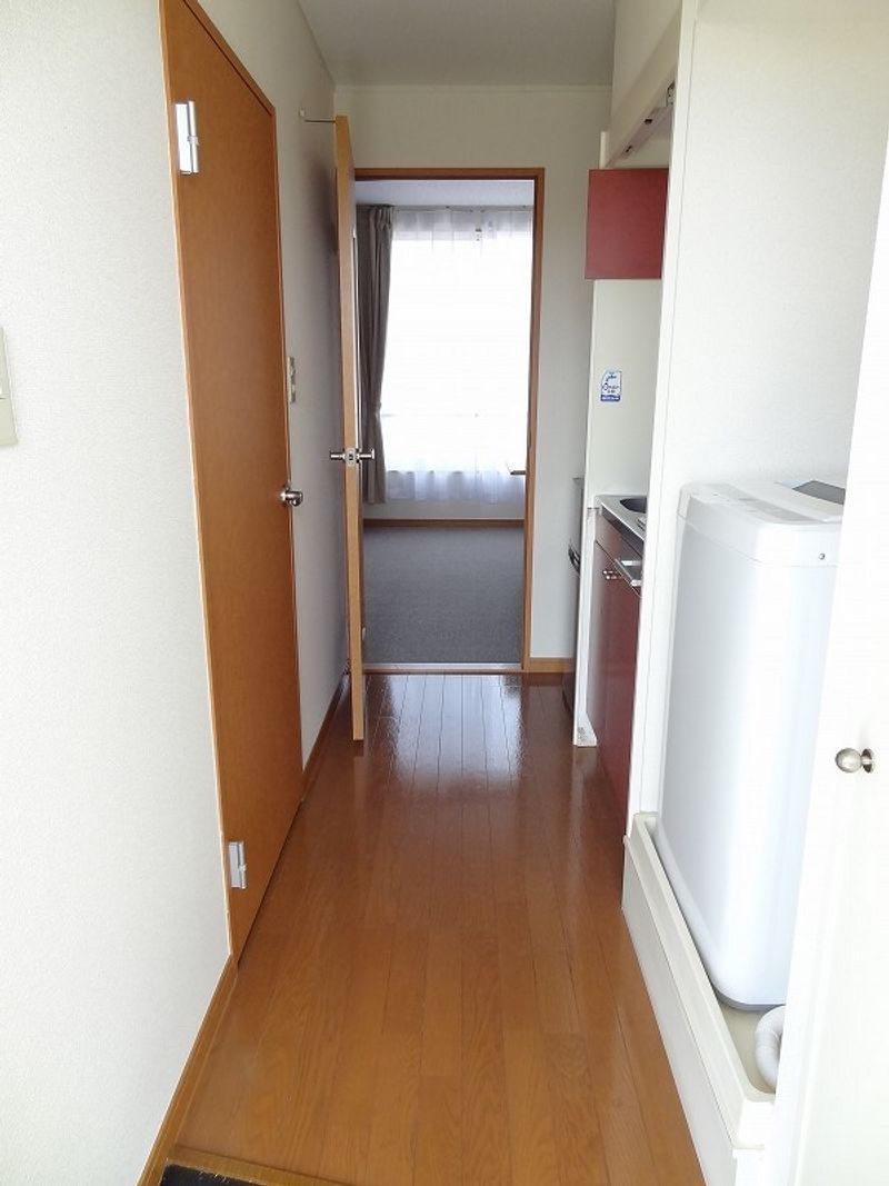 レオパレスｐｉｎｅ　ｃｒｅｓｔ 玄関