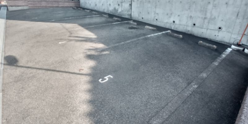 レオパレスシャイニーレオニデス 駐車場