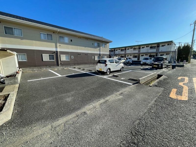 レオパレスグリーンハイツ 駐車場