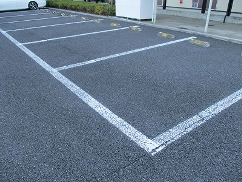 レオパレスケリュスＢ 駐車場