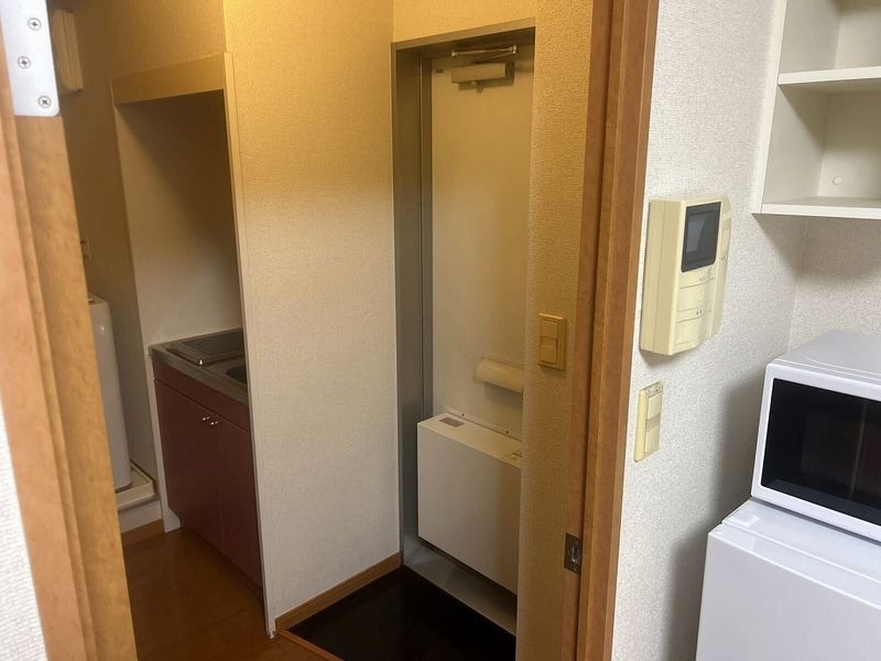 レオパレスアローハイム 玄関