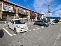 レオパレスミレニアムＭ 駐車場