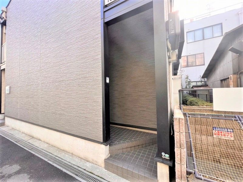 レオパレスフローリッシュⅡ エントランス