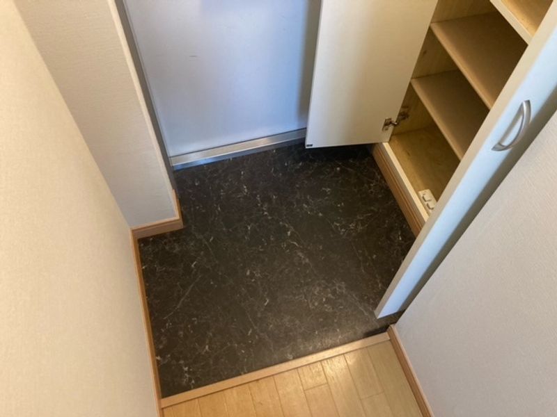 レオパレスフォレスト天神町 玄関