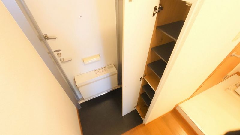 レオパレスりんごの木 玄関