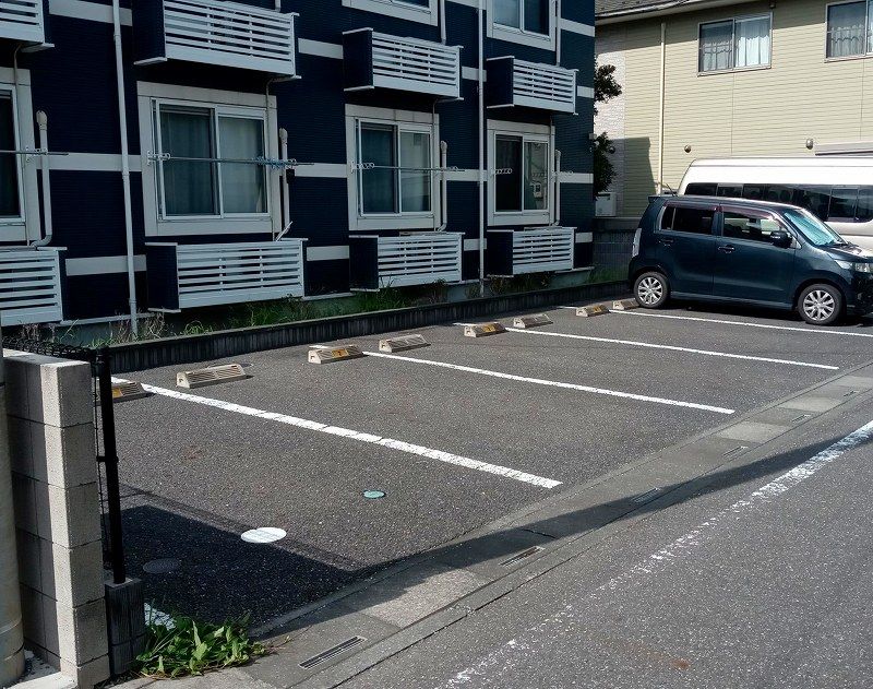 レオネクスト波 駐車場
