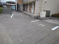レオパレスデンファレ花田 駐車場