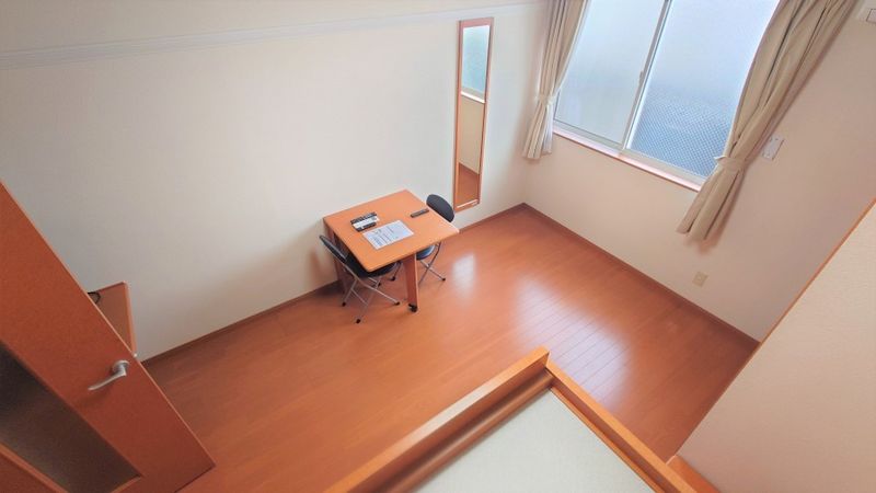 レオパレス桃李 居間