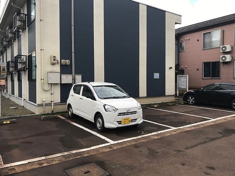 レオネクストレジデンス古正寺 駐車場