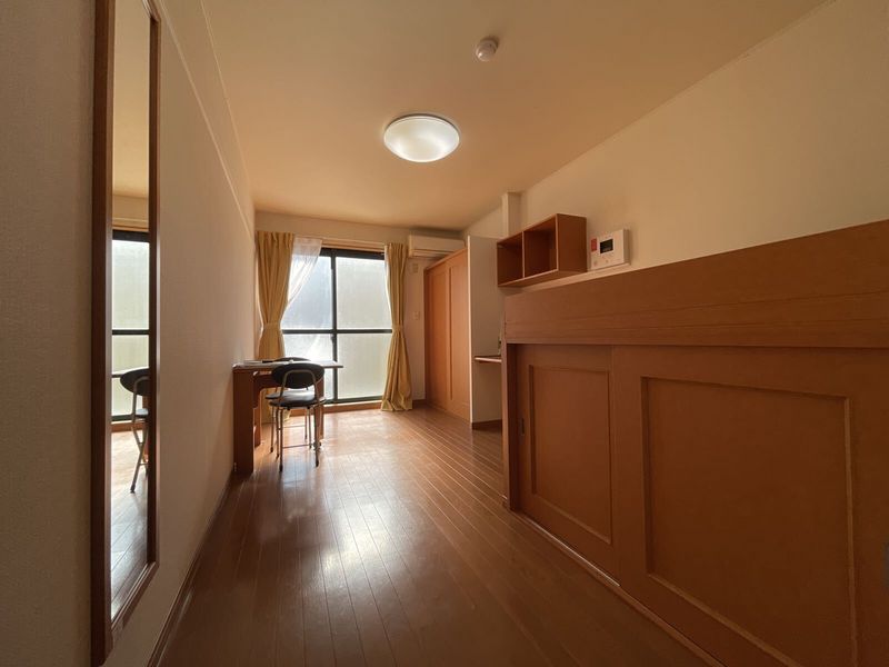 レオパレスルシェルブル金岡 居間