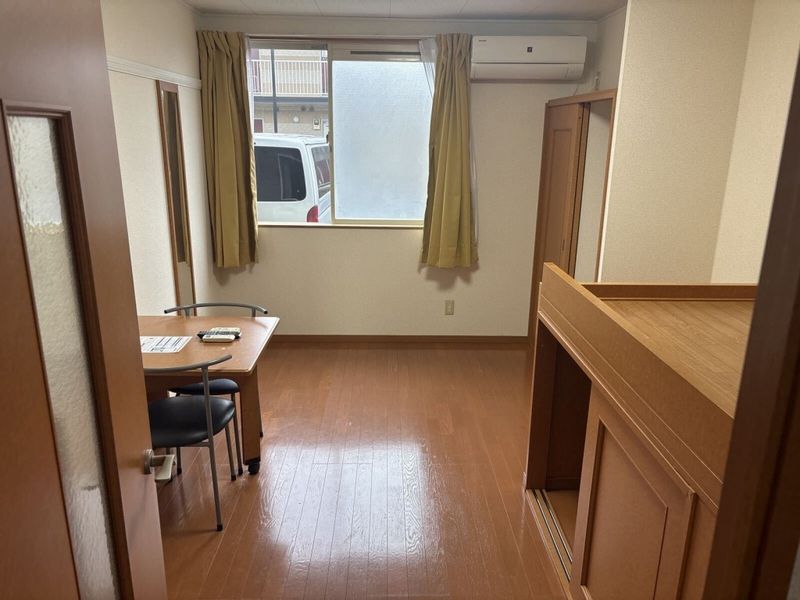 レオパレス宮代庭苑 居間