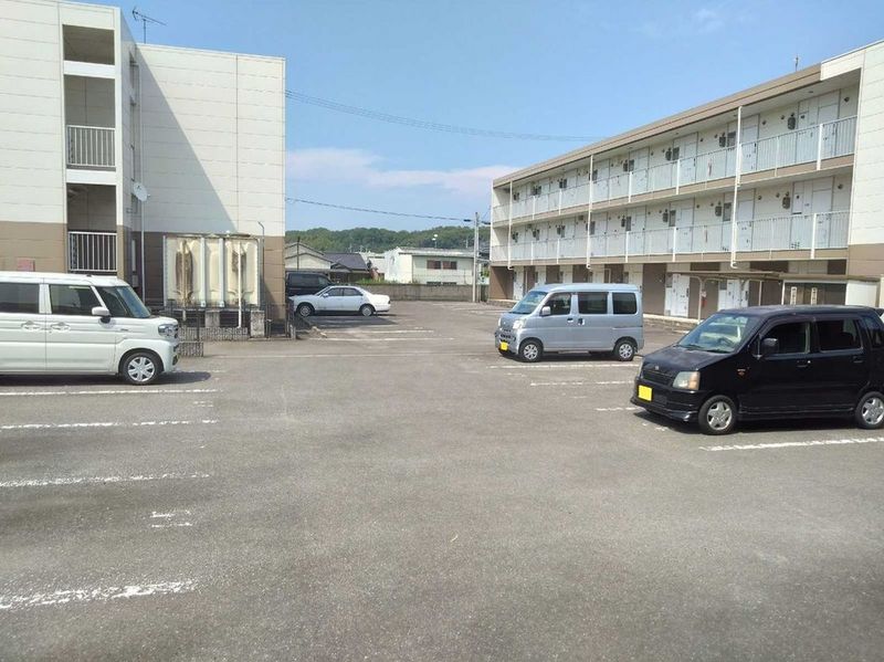 レオパレス川添Ⅱ 駐車場