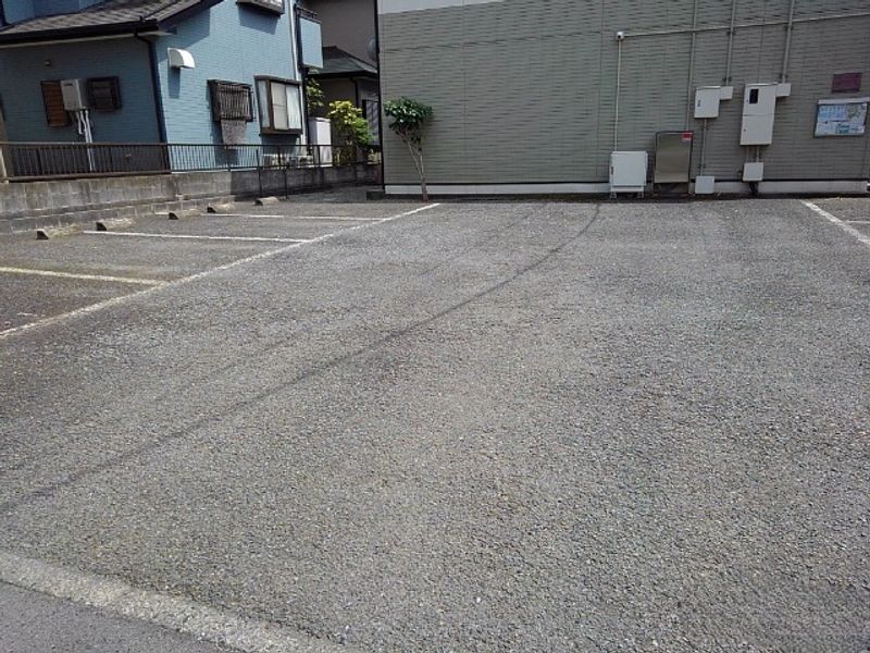 レオパレスアーク 駐車場