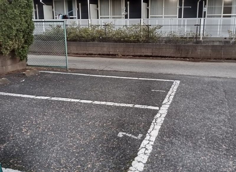 レオパレス若葉Ｂ 駐車場