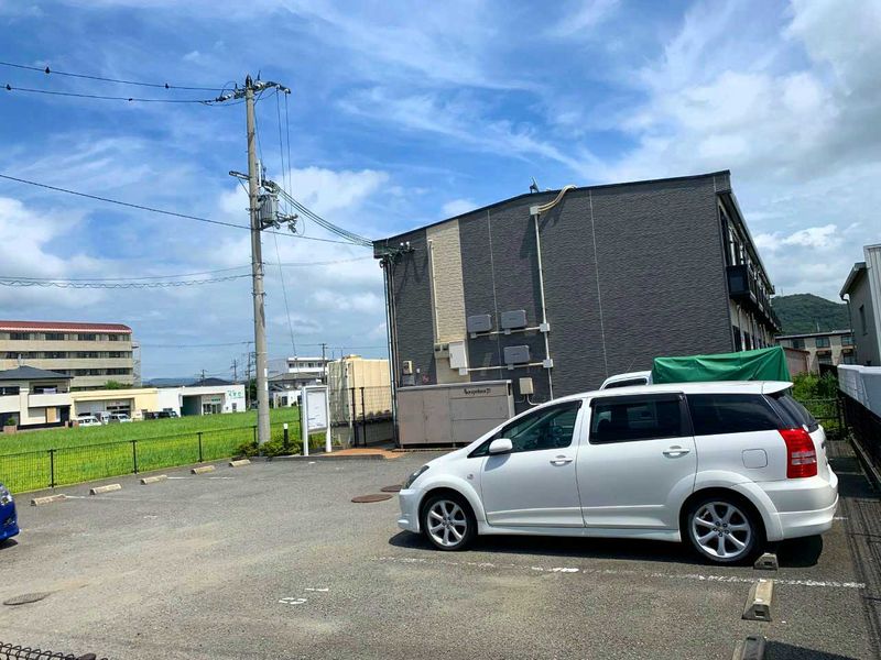 レオパレス実樹 駐車場