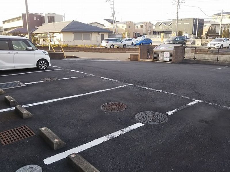 レオパレスジョセリーヌ 駐車場