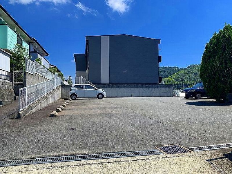 レオパレスドゥマン 駐車場