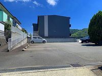 レオパレスドゥマン 駐車場