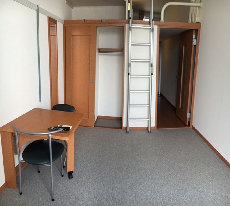 レオパレスプラム 居間