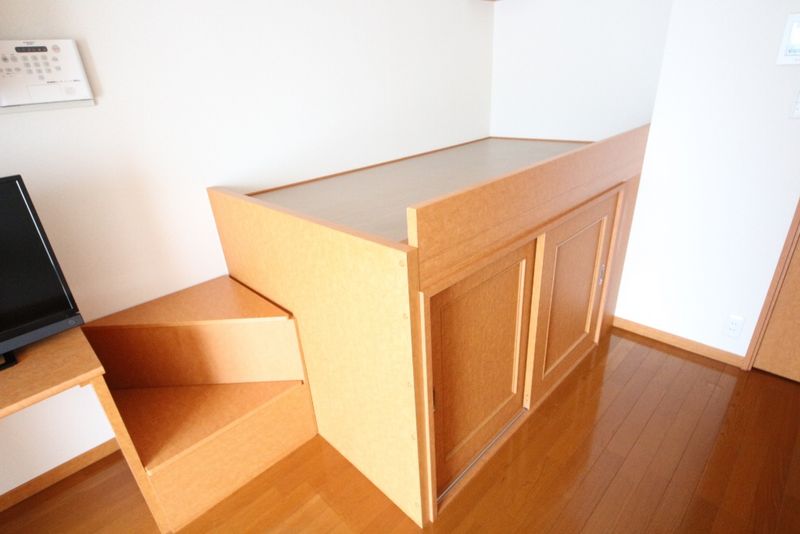レオパレス秋井 収納