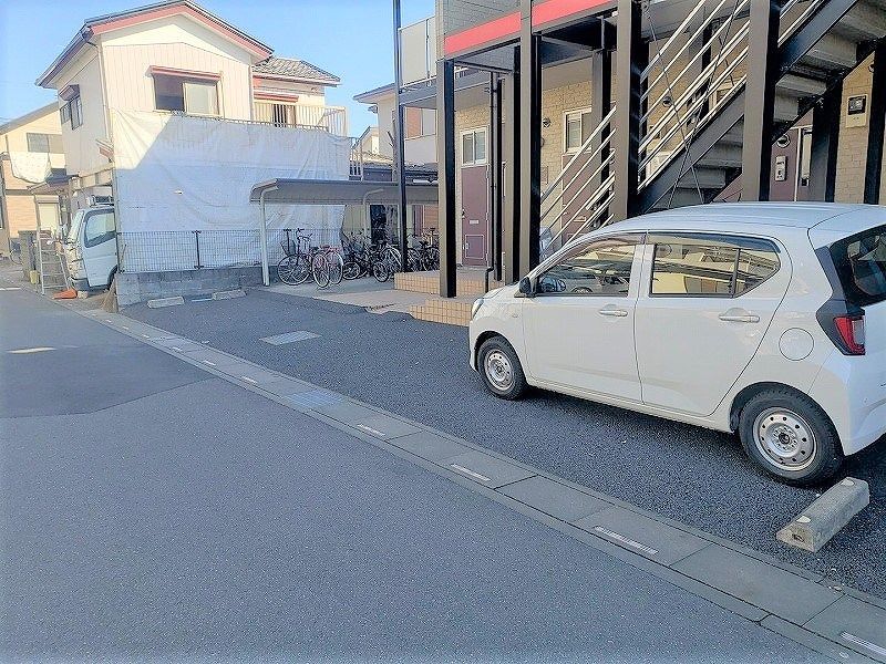 レオパレス寛 駐車場