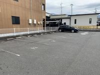 レオパレスドゥマンセゾン 駐車場