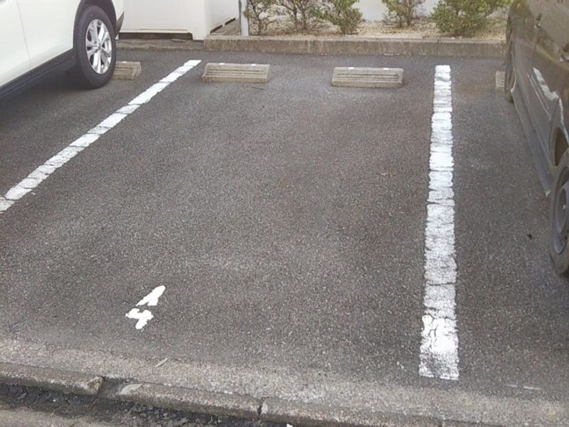 レオパレスＪ 駐車場
