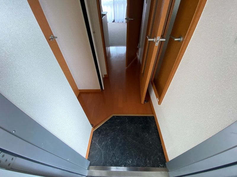 レオパレスｆ　３９ 玄関