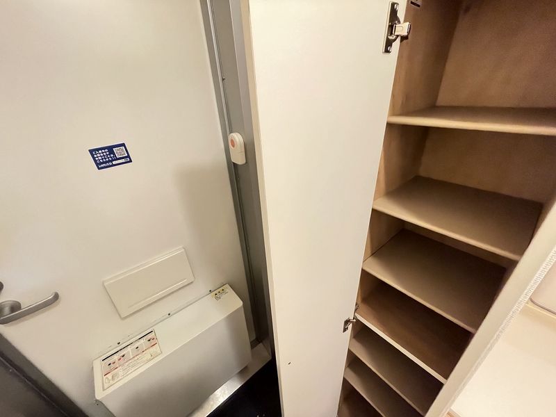 レオパレスシェソワ 玄関