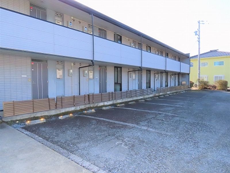 レオパレスファーストステージＦ 駐車場