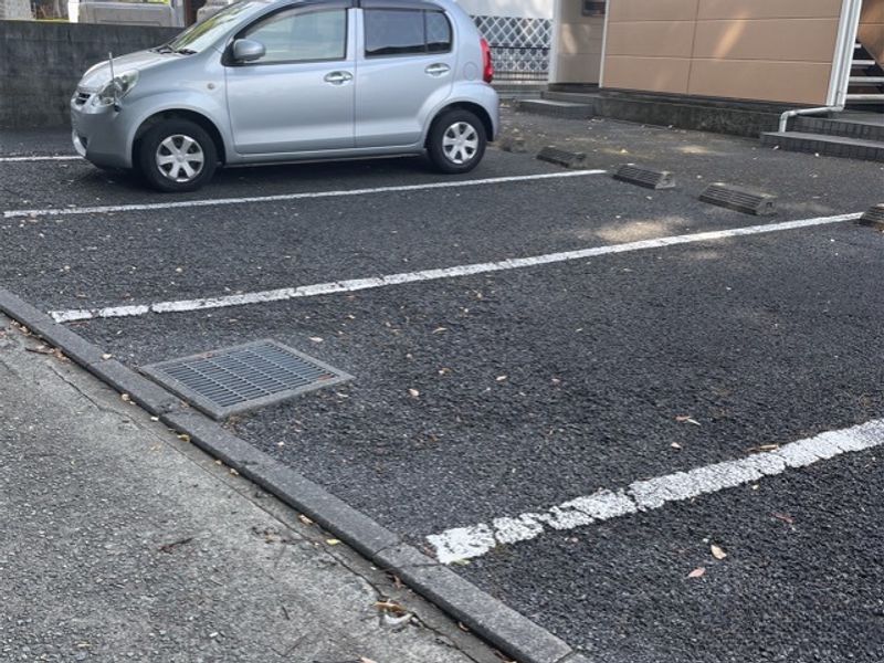 レオパレスパル片岡 駐車場